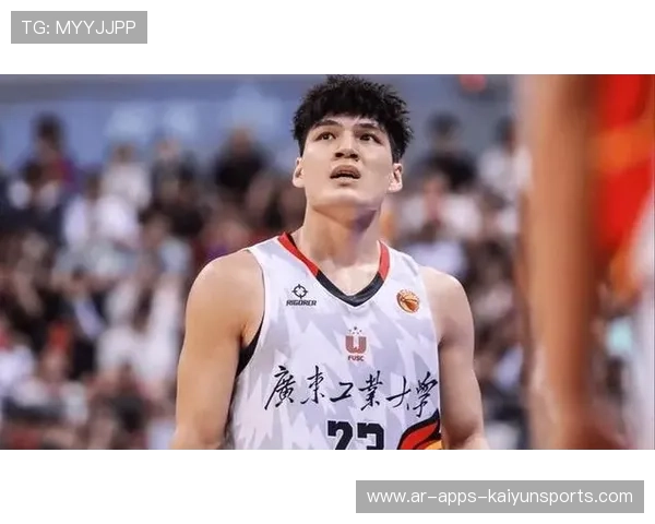 广东队最矮球员表现惊艳 砍下34+11+6引球迷热议，广东队小个子后卫